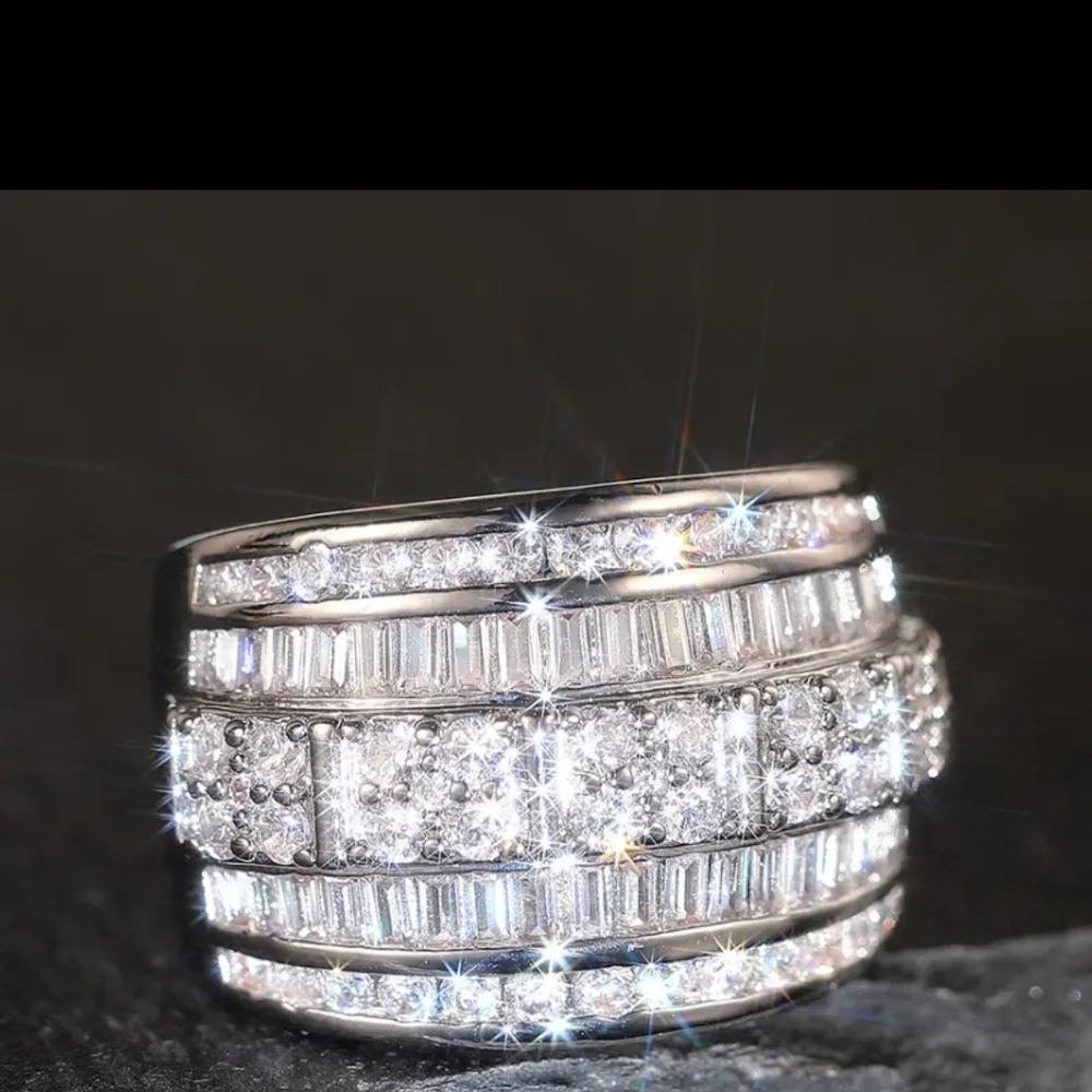 Elegant Silver Women's Ring - Picture 3 of 5